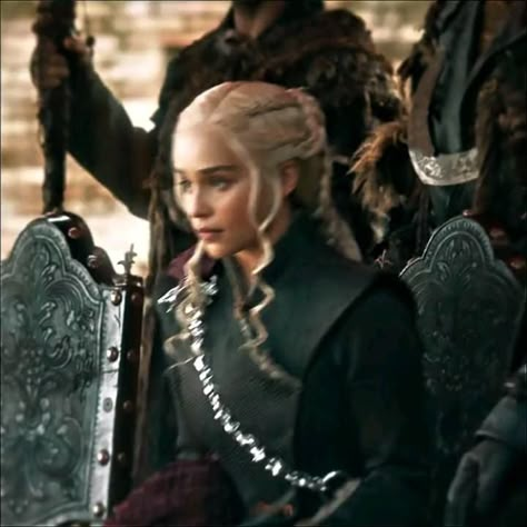 Daenerys Targaryen Daenerys Targaryen Edit, Daenerys Targaryen Aesthetic, Targaryen Family Tree, Blonde Anime Characters, The Mother Of Dragons, Disney Movie Scenes, Queen Of Dragons, Anime Korea, Game Of Thrones Dragons