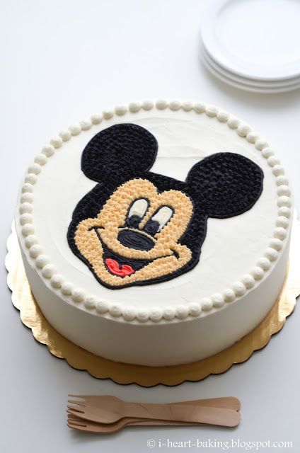 Mickey Mouse Face Cake, Kue Mickey Mouse, Bolo Do Mickey Mouse, Cupcakes Minnie Mouse, Mickey Birthday Cakes, Round Birthday Cakes, Mickey Mouse Face, Mickey Mouse Birthday Cake, Bolo Mickey