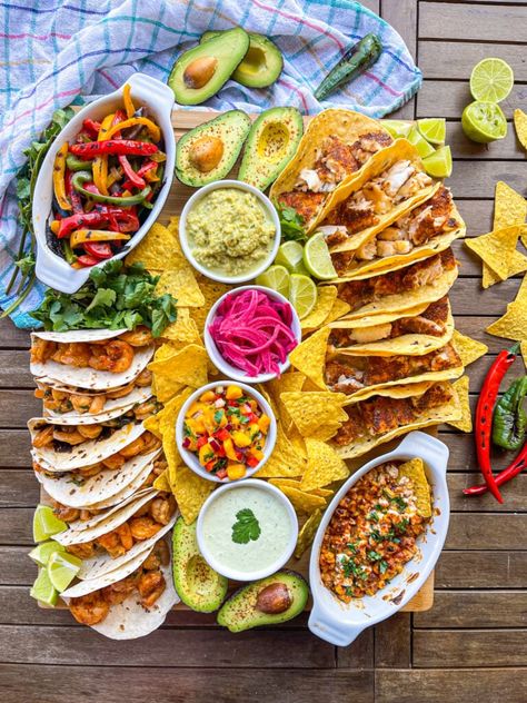 Mexican Themed Charcuterie Board (for Cinco de Mayo!) - Weekday Pescatarian Mexican Game Night Food, Mexican Bring A Board, Mexican Food Platter, 5 De Mayo Food Ideas, Tacos Dinner Party, Mexican Food Birthday Party, Mexican Board Food, Charcuterie Mexican Board Ideas, Mexican Themed Dinner Party