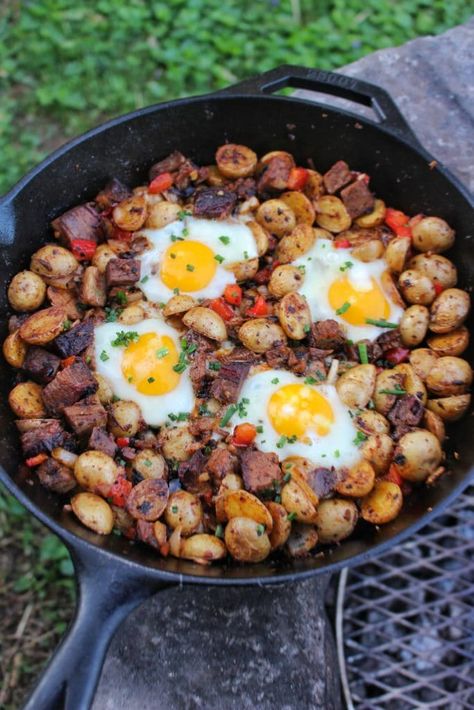 Vegetarian Camping Recipes, Over The Fire Cooking, Cooking Over Fire, Open Fire Cooking, Better Breakfast, Breakfast Skillet, Fire Food, Brisket Recipes, Summer Corn Salad