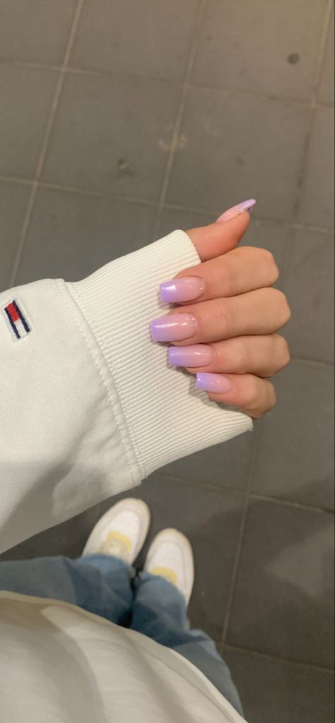 unghie, ricostruzione, viola, lilla, rosa, gel, sfumatura, ballerina, moda, stile, fotografia Lilla Nails, Unghie Sfumate, Nails Aesthetic, Purple Nails, Nail Inspo, Ongles, Manicure, Nail Art, Nails