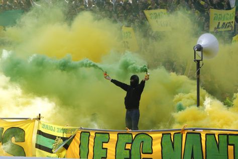 Football Ultras, Fc Nantes, Ultras Football, Image Nature, Design Graphique, Football Club, Bordeaux, Derby, Google Images