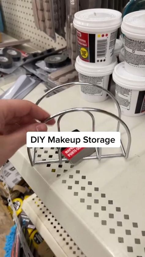 Diy Makeup Storage, Dollar Store Diy Organization, Couch Diy, Pallet Couch, Dollar Store Hacks, Furniture Cheap, Diy Dollar Tree Decor, Dollar Tree Decor, Dollar Tree Diy Crafts