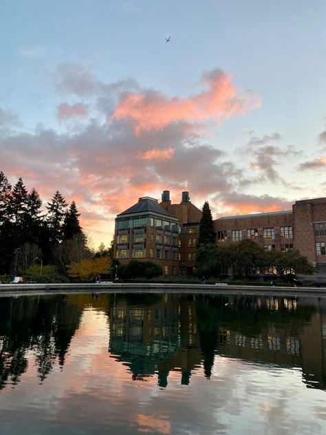 U Of Washington, Western Washington University Dorms, University Of Washington Aesthetic, Uw Seattle, Collage Dorm, Campus Aesthetic, Uw Huskies, Western Washington University, Seattle University