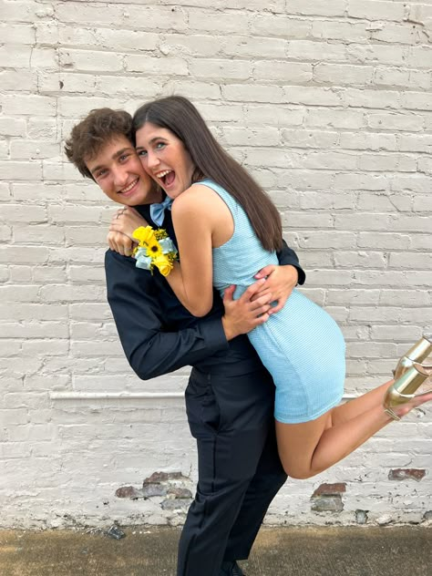 Hoco Posses With Bf, Hoco Poses Couple Funny, Cute Hoco Poses With Boyfriend, Matching Hoco Couple, Homecoming Poses With Boyfriend, Hoco Boquets, Cute Hoco Pictures, Couple Hoco Poses, Homecoming Poses With Date