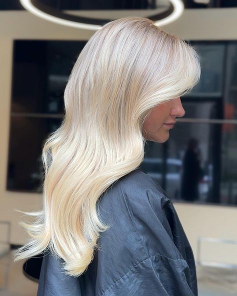 ButterCream 🧈🍦 FORMULA BELOW! I loved creating this creamy blonde, using @moroccanoilpro 🤍 I uploaded a snippet of this result on… | Instagram Buttercream Blonde Hair, Creamy Blonde Hair, Buttercream Blonde, Cream Blonde Hair, Butter Blonde Hair, Root Melt, Hair Formula, Blonde Hair Goals, Bright Blonde Hair