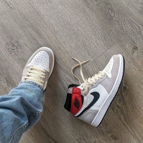 Air Jordan 1 Grey, Jordan 1 Grey, Jordans Basketball, Sneakers Nike Jordan, Aesthetic Sneakers, Sneakers Wallpaper, Jordan 1 Outfit, Girls Basketball Shoes, Air Jordan 1 Outfit