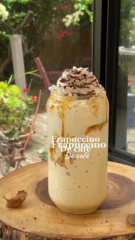 Easy Coffee Drinks Recipes, Frozen Coffee Drinks, Yummy Milkshake Recipes, Coffee Frappuccino, Frappuccino Inspired Recipes, Banana Bread Recipe Moist, Cold Coffee Recipes, Frappuccino Recipe, Healthy Protein Snacks