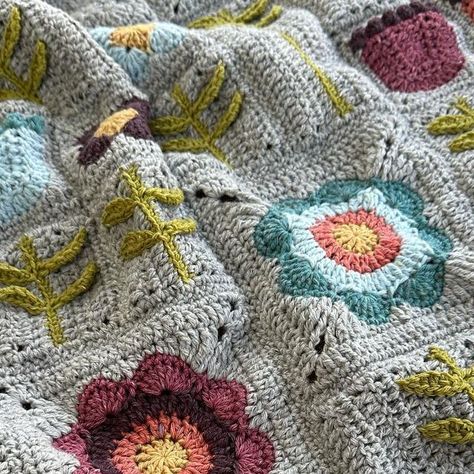 Anita Gibney on Instagram: "Sorry for the blanket spam, but I found another Autumn Scandi Meadow picture I wish I’d included in my last post 😁  I’ve written a blog post with all the details of this new colourway and you can read it at madebyanita.co.uk.   Pattern: Scandi Meadow by me. Links in bio.   Yarn: Stylecraft ReCreate dk. Full shade details in the blog post.   #crochet #grannysquares #grannysquareblanket #crochetpattern #grannysquares #grannysquareblanket #crochetersofinstagram #crochet #crochetblanket #crochetblankets #handmade #vintageinspired #crochetaddict #crochetinspiration #crochetinsta #craftsposure #makersgonnamake #makersofinstagram #vintagestyle  #crochethooks #blanketmaking  #stylecraft #vintagecrochet #blanketmaker #crochethooks #hækling #hekle #virka #scandihome" Textile Inspiration, Granny Square Blanket, Crochet Stitches Tutorial, Crochet Blankets, Last Post, Vintage Crochet, Crochet Designs, My Last, Granny Square