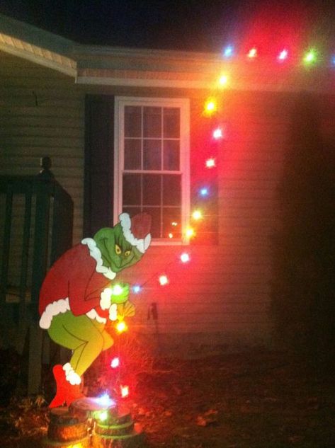 Grinch Decorations, Le Grinch, Grinch Christmas Party, Whoville Christmas, Grinch Christmas Decorations, Christmas Yard Art, Christmas Yard Decorations, Christmas Decorations Diy Outdoor, Grinch Stole Christmas