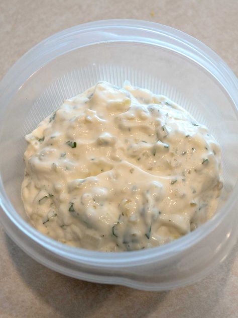 Quick and Easy Traditional Tartar Sauce Best Tartar Sauce Recipe, Easy Tartar Sauce, Tartar Sauce Recipe, Tartare Sauce, Homemade Tartar Sauce, Yogurt Greco, Tartar Sauce, Sweet Pickles, Gordon Ramsay