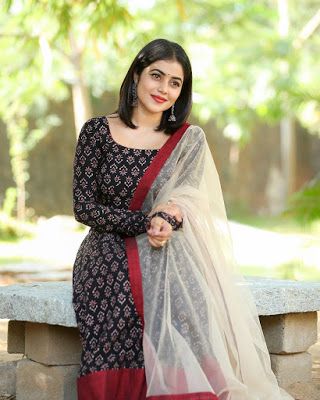 Shamna Kasim, Kalamkari Dresses, Churidar Designs, Anarkali Dress Pattern, Simple Kurta Designs, Simple Kurti Designs, Designer Kurti Patterns, Long Kurti Designs, Long Dress Design