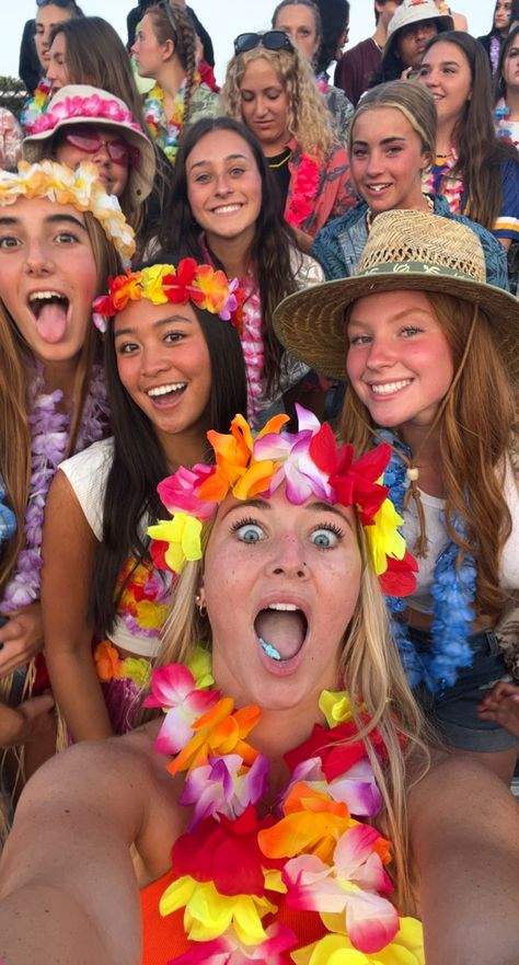 Aloha Football Theme Outfits, Tropical Hoco Theme Outfit, Hawian Themed Outfits Football Game, Hawaii Dress Up Day At School, Hawian Theme Outfits, Hawaiian Theme Outfit Women, Hawaiian Spirit Day, Hawian Outfits Party, Hawaiian Football Theme