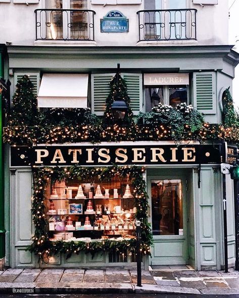 French Bistro Exterior Store Fronts, Storefront Aesthetic, Christmas Booth, French Restaurant, Christmas Window Display, Paris Cafe, Shop Fronts, In The News, Pretty Christmas