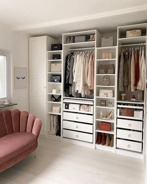 Dressing Room Organization, Pax Closet Ideas, Closet Inspo Aesthetic, Ikea Wardrobe Ideas, Decoration Dressing, Bedroom Inspo Grey, Ikea Dressing Room, Small Dressing Room Ideas, Modern Bedroom Wardrobe Ideas