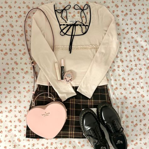 Shoes Doc Martens, Coquette Y2k, Coquette Outfit, Doc Martens Outfit, Kate Spade Shoes, Doc Martens, Girly Outfits, Y2k Fashion, Outfit Details