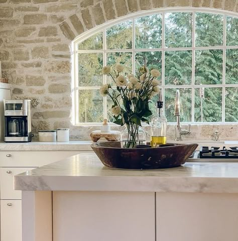 European Stone - Seeking Lavender Lane European Farmhouse Kitchen, Stone Backsplash Kitchen, Stone Walls Interior, European Kitchens, European Farmhouse, Stone Backsplash, Stone Kitchen, Classic Kitchen, Ideas Living Room