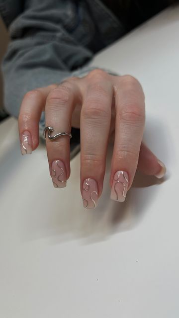 Nails With Chrome Lines, Chrome Lines Nail Art, Chrome Line Nails, How To Chrome Nails, Clear Nails Design, Nail Art With Lines, Nails With Lines, Line Art Nails, Nails Lines