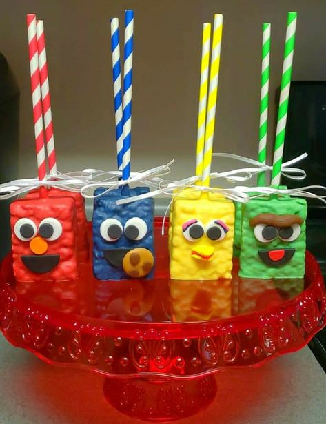 Sesame Street Cakesicles, Sesame Street Chocolate Strawberries, Elmo Birthday Treats, Elmo Rice Crispy Treats, Sesame Street Birthday Favors, Elmo Dessert Table, Sesame Street Rice Krispie Treats, Sesame Street Candy Table, Sesame Street Birthday Treats