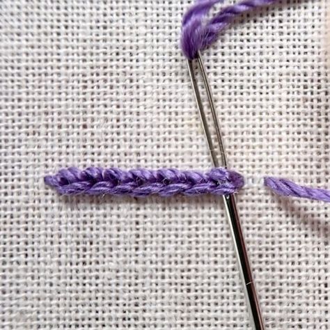 Reverse chain stitch method stage 5 Embroidery Chain Stitch, Reverse Chain Stitch, Embroidery Lessons, Chain Stitch Embroidery, Easy Crochet Stitches, Crazy Patchwork, Needle Crafts, Crazy Quilting, Hardanger Embroidery