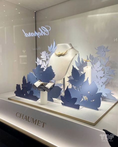 Luxury Watch Window Display | TDF - Visual Merchandising Jewelry Window Display Ideas, Visual Merchandising Displays Jewelry, Jewelry Visual Merchandising, Display Jewelry, Luxury Display, Visual Merchandising Jewelry, Jewelry Window Display, Jewelry Store Display Window, Jewellery Visual Merchandising