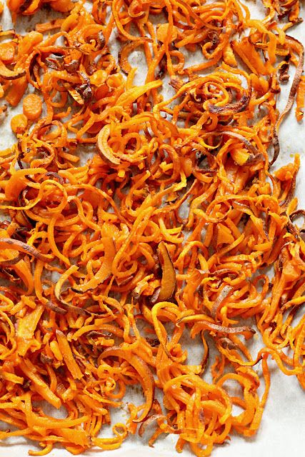 Spiralized Sweet Potato Fries, Sweet Potato Spiralizer Recipes, Spiralizer Recipes Healthy, Vegetable Meals, Sweet Potato Crisps, Making Sweet Potato Fries, Sweet Potato Chocolate, Spiralized Sweet Potato, Card Night