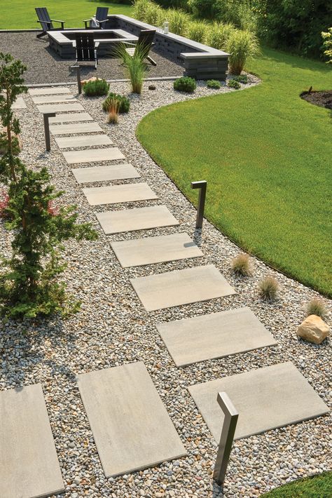 Best stepping stone designs of the year | Landscaping Design Ideas Stepping Stone Designs, Landscape Stepping Stones, Reka Bentuk Landskap, Backyard Walkway, Walkway Landscaping, Walkway Design, Outdoor Walkway, Pathway Landscaping, Paver Walkway