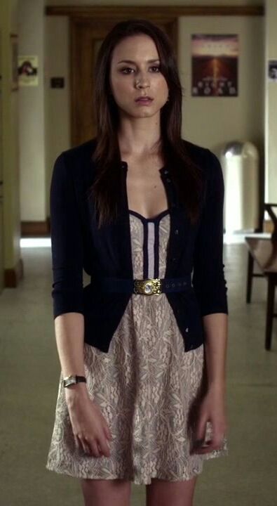 Spencer Hastings Inspired Outfits, Pll Spencer Outfits, Spencer Pretty Little Liars Outfits, Spencer Hastings Outfits Season 1, Spencer Pll Outfits, Spencer Hastings Fashion, Preppy Work Outfit, Spencer Pll, Spencer Hastings Outfits