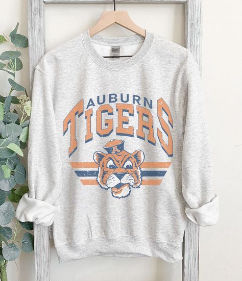 Retro Auburn sweatshirt in classic gray, oversized, unisex, Tigers, college sweatshirt Auburn Sweatshirt, Vintage College Sweatshirts, Bulldog Sweatshirt, Football Sweater, Classic Gray, College Shirts, College Sweatshirt, College Team, Oklahoma State