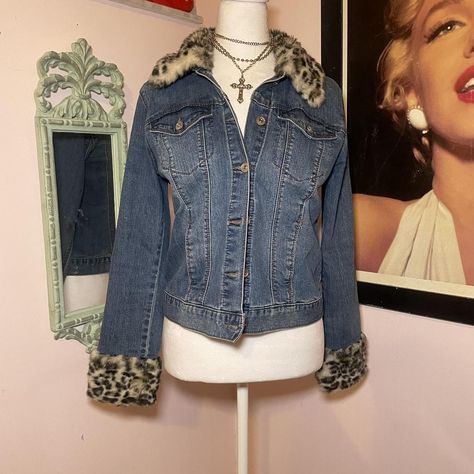 Gorgeous Y2K fur trim denim inspired jacket 🖤❣️🌹I... - Depop Denim Fur Jacket, Jean Jacket With Fur, Y2k Denim Jacket, Fur Trim Cardigan, Fur Denim Jacket, Fur Lined Denim Jacket, Collar Outfits, Fur Trim Jacket, Denim Jacket With Fur