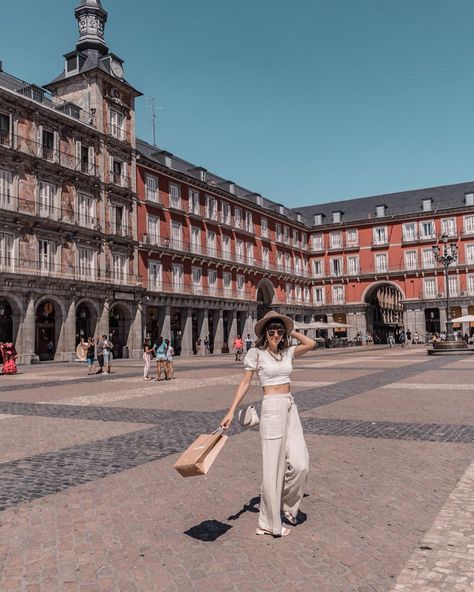 When in Madrid ♥️ Plaza Mayor Madrid Aesthetic, Madrid Outfits, Jungle Home, Travel Pose, Madrid Travel, Spain Photography, Instagram Locations, Europe Photos, Travel Diaries