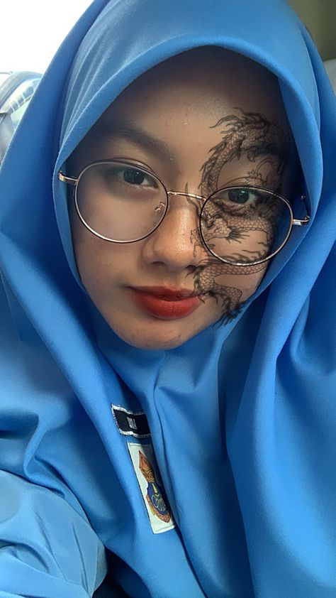 Spek Mata, Modal Lancap, Awek Sekolah, Malay Girl, Foto Cewek Hijab Aesthetic, Awek Tudung, Rock Poster Art, Hijab Aesthetic, Muslim Women Hijab