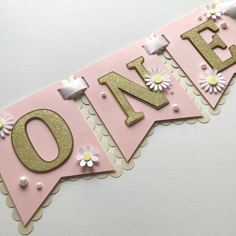 Birthday Decor Pink, Flower Power Birthday, Daisy 1st Birthday, Cricut Banner, Banner Flower, Pink Daisy Flower, Flower Birthday Party, Daisy Birthday, Diy Birthday Banner