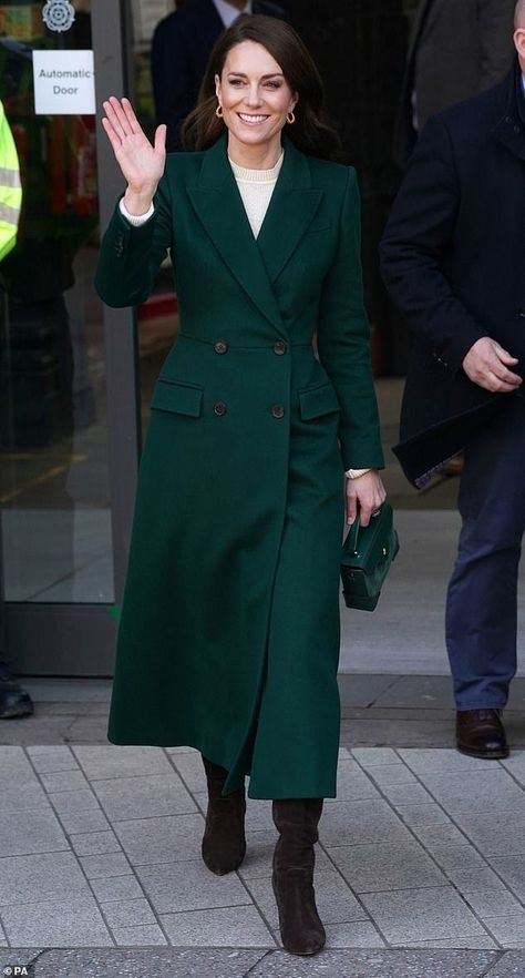 Lidia Millen, Kate Middleton Coat, Kate Outfits, Modest Aesthetic, Royal Closet, Kate Middleton Style Outfits, Princesse Kate Middleton, Ladies Coats, Looks Kate Middleton