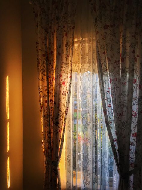 Morning Light Aesthetic, Persian Decor, Diy Porch, Diy Paper Crafts Decoration, Village House Design, Cute Photography, Beautiful Landscape Wallpaper, Through The Window, Morning Light