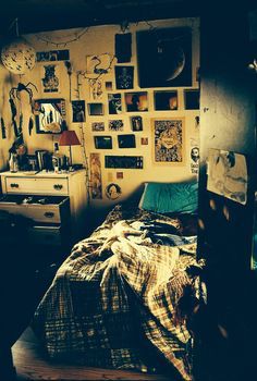 Bohemian guys room Sala Grunge, Quirky Bedroom, Chambre Indie, Hippy Bedroom, Grunge Bedroom, Indie Bedroom, Tumblr Bedroom, Hippie Bedroom, Tumblr Rooms