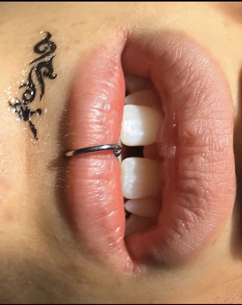 Vampire Neck Tattoo, Vampire Fang Tattoo, Fang Tattoo, Vampire Tattoo, Vampire Fangs, Neck Tattoo, Tatting, Piercings, Tattoos