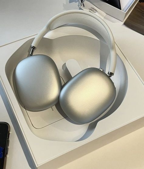 Headphones For Iphone, Cute Headphones, Airpods Apple, Apple Headphone, Tech Aesthetic, Airpods Max, Iphone Obsession, Buy Apple, Earbud Headphones