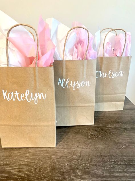 Custom Name Gift Bags Personalized gift bags for all occasions!  Use these to give your bridal party their gifts, bachelorette favors, welcome gifts, for a birthday or any special occasion.  Available in kraft or white.  Bags measure 5.5 x 8.5.  Each bag comes with one piece of tissue paper.  Please read entire listing to ensure accurate ordering! C U S T O M I Z A T I O N - Select bag color, available in kraft (with white lettering) or white (with black lettering), in the drop down menu. - Sele Gifts In A Bag, Gift Bags For Birthday Parties, Pamper Party Gift Bags, Birthday Gifts Bags, Friend Gift Bags, 13 Birthday Goody Bags, Party Favors For Birthday, Preppy Birthday Gift Bags, Preppy Gift Bags