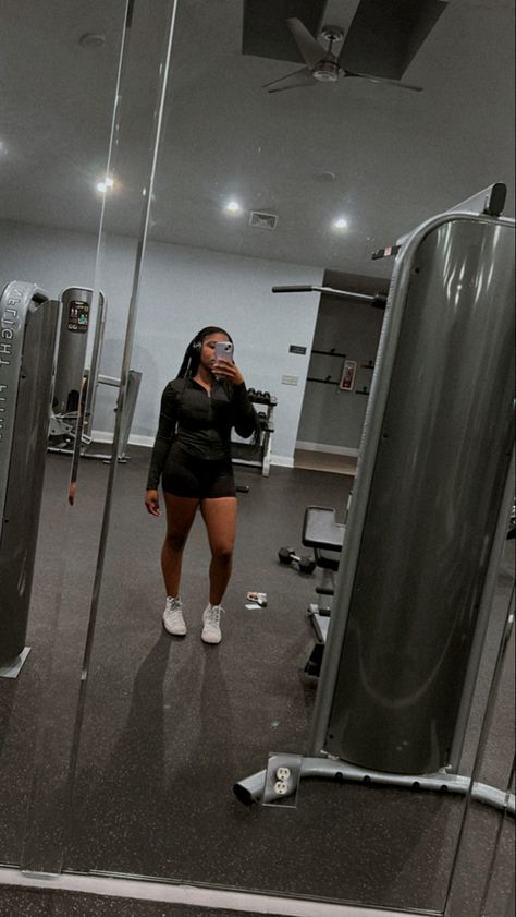 Black girl fitness #workout #workoutfitswomen #fitness #healthylifestyle #healthy #gym #gymlife Black Gym Girl Aesthetics, Black Gym Girl Aesthetic, Workout Aesthetic Black Women, Baddie Workout, Vision Board Black, Gym Girlies Aesthetic, Girlies Aesthetic, Churro Cake, Gym Girlies