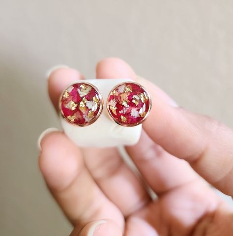 These dainty and lightweight Rose Gold stud earrings are handcrafted by carefully placing tiny snippets of rose petals with a hint of gold flakes. These Pinkish Red Hue studs are perfect for the nature lover and made with eco resin. These resin studs are small truncated orbs that measure 10mm each. All Jewelry findings are Nickel and Lead Free. The petals and ferns have been carefully preserved to retain their color and would make a great gift for your loved ones. This piece was made with real f Resin Studs, Rose Gold Stud Earrings, Pressed Flower Crafts, Flower Girl Jewelry, Feminine Jewelry, Diy Doll Miniatures, Resin Jewelry Diy, Rose Gold Earrings Studs, Real Flower Jewelry