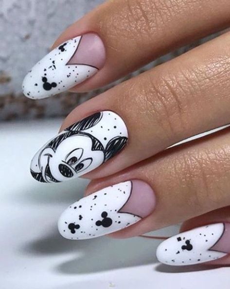 These nails nod to vintage Disney animation with their black-and-white, sketched look. Mickey Mouse Nail Design, Mouse Nail Art, Mickey Mouse Nail Art, Disneyland Nails, Disney Nail Designs, Mickey Mouse Nails, Disney Inspired Nails, Disney Acrylic Nails, Mickey Nails