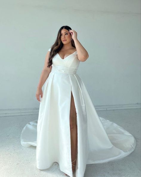 Plus Size Bride Reception Dress, Plus Size Mikado Wedding Dress, Modern Minimalist Wedding Gown Plus Size, Classic Wedding Dress Plus Size, Wedding Dress Mid Size Bride, Chubby Wedding Dress, Wedding Dress For Chubby Brides, Simple Wedding Dress For Curvy Bride, Satin Wedding Dress Plus Size