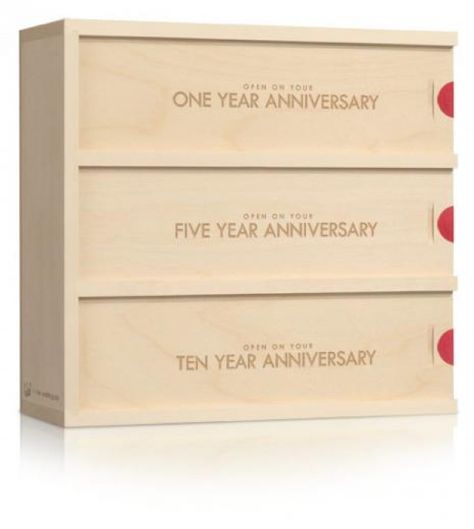 Cool Wedding Wine Gift Box Idea An "Open On Anniversary" At 1,5 And 10 Years. Wine Box Wedding, Wine Bottle Box, Thoughtful Wedding Gifts, Wine Gift Boxes, Wedding Wine, First Anniversary Gifts, Great Wedding Gifts, Unique Wedding Gifts, Wine Wedding