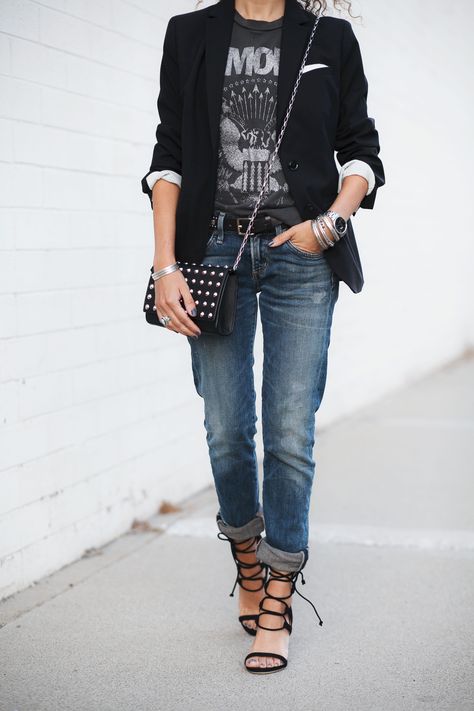 Boho Chic Edgy Outfits, Timeless Edgy Fashion, Women’s Rock Fashion, Rock Work Outfits Women, Hipster Looks Women, Cool Outfits For Women In Their 30s, Cool Rocker Outfits, Urban Edgy Outfits, Boho Rocker Chic Style Over 40