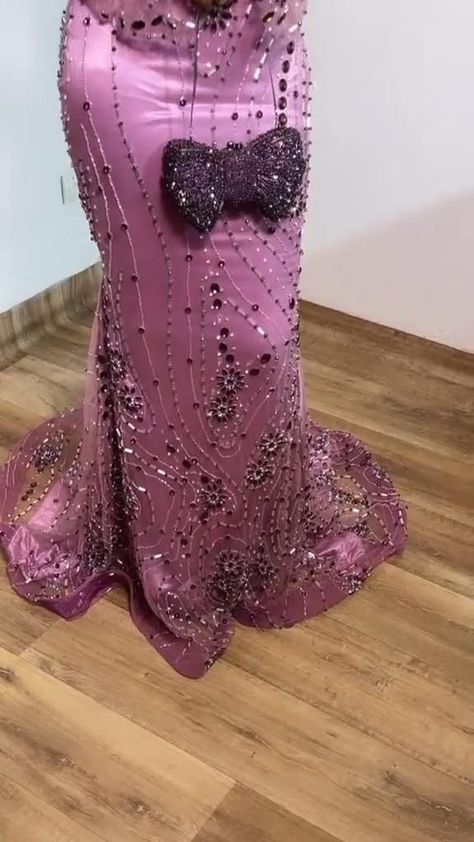 Asobi Style For Lace Gowns, Lace Dinner Gown Styles, Aseobi Nigeria Lace Styles 2024, Senegalese Outfits, Lace Dinner Gown, Latest Lace Styles For Wedding, Asoebi Outfit, Lace Styles Asoebi, Asoebi Lace Styles Classy