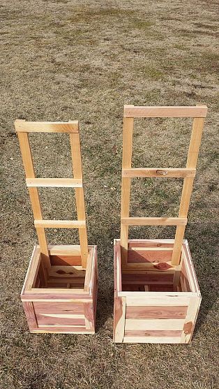 Cedar Tomato Planter Pallet Planter Diy, Diy Cedar Planter Box, Tomato Planter, Wood Succulent Planter, Succulent Planter Diy, Cedar Planter Box, Cedar Planters, Diy Planter Box, Pallet Planter