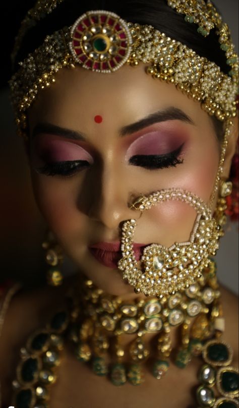 Bridal Makeover Photoshoot, Maharashtrian Bride Eye Makeup, Rajwadi Bride Indian Bridal, Rajasthani Bride Makeup, Rajwadi Bridal Jewellery, Rajwadi Bridal Look, Rajwadi Nath, Odissi Makeup, Garhwali Nath