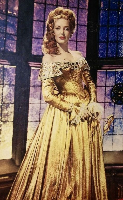 Linda Darnell in costume as Amber St Claire in “Forever Amber” (20th Century Fox, 1947) Forever Amber, Linda Darnell, St Claire, Fantasy Stuff, Game Dresses, 20th Century Fox, Wedding Idea, Golden Age Of Hollywood, Classic Movies