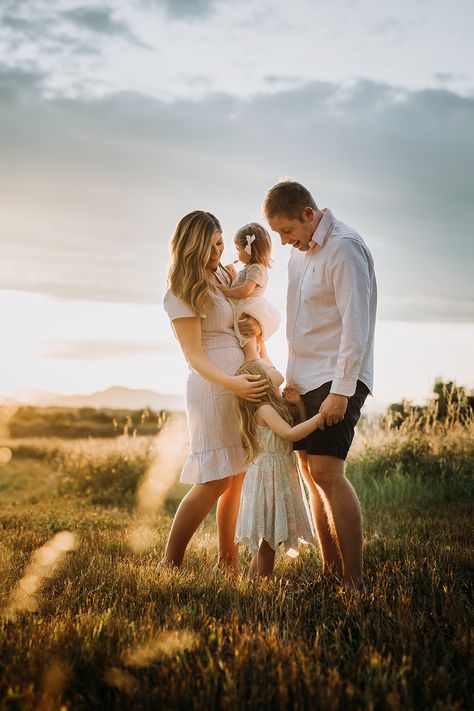 Lifestyle Family Photography Family Photo Outfits Winter, Family Photography Outfits, Extended Family Photography, Family Photos With Baby, Family Photoshoot Poses, Outdoor Family Photography, Fall Family Photo Outfits, Family Portrait Poses, Family Photoshoot Outfits